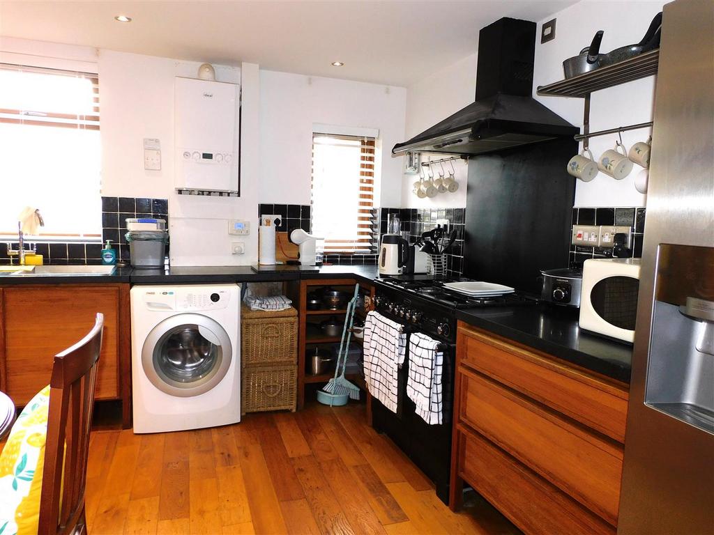 Kitchen2.JPG