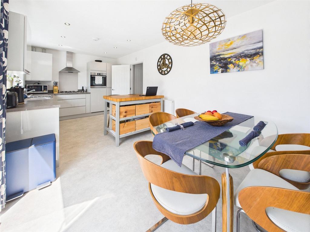 Kitchen / Dining