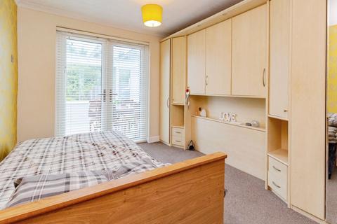 71 Defoe Drive, Stoke-on-trent, ST3 5HN