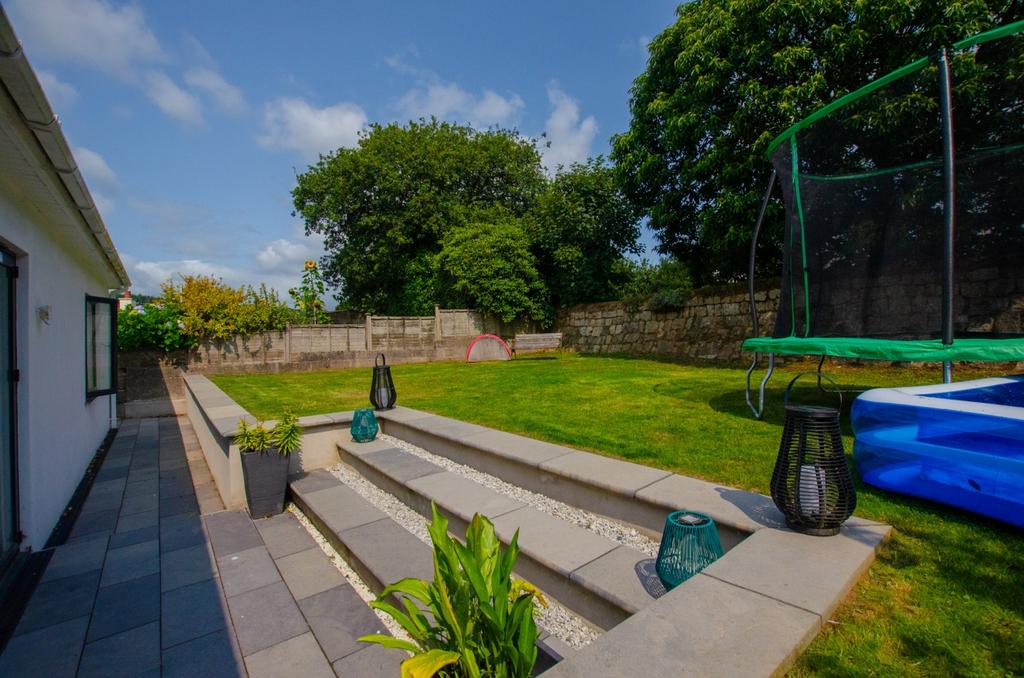 7 Reeds Park To Book A Viewing Call TPS Lostwithi