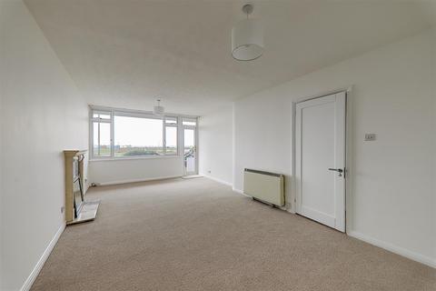 2 bedroom flat for sale, Brighton Road, Lancing, BN15