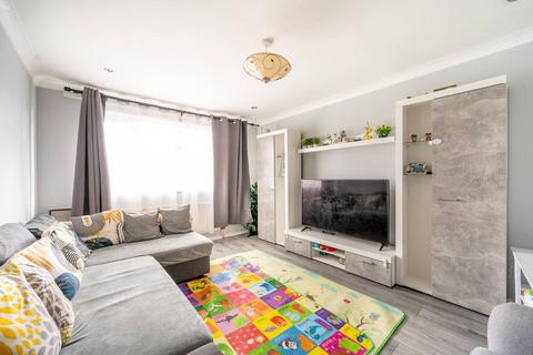 3 bedroom terraced house to rent, Lascelles Close, Leytonstone, London, E11