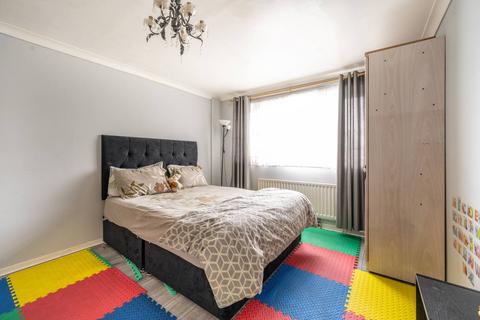 3 bedroom terraced house to rent, Lascelles Close, Leytonstone, London, E11
