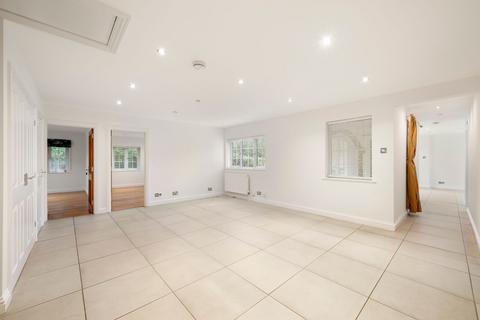 5 bedroom detached bungalow to rent, Earleswood, Cobham, KT11