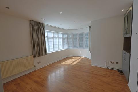 3 bedroom flat for sale, Edgware Court, Edgware, Middlesex, HA8 7NP