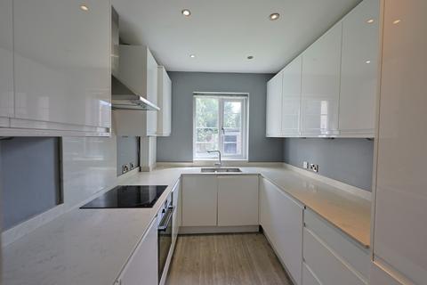 3 bedroom flat for sale, Edgware Court, Edgware, Middlesex, HA8 7NP