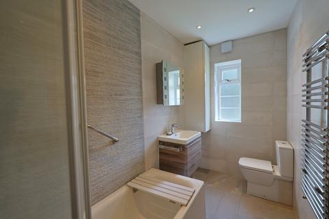 3 bedroom flat for sale, Edgware Court, Edgware, Middlesex, HA8 7NP