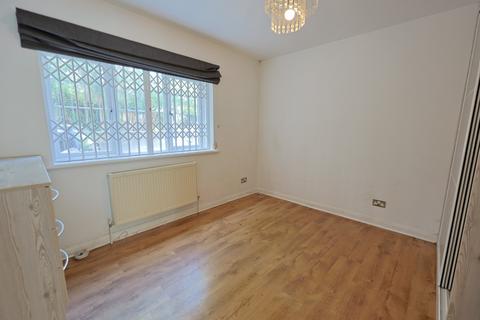 3 bedroom flat for sale, Edgware Court, Edgware, Middlesex, HA8 7NP