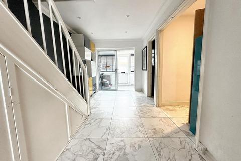 4 bedroom terraced house for sale, Southdown Avenue, Peacehaven, BN10 8RX
