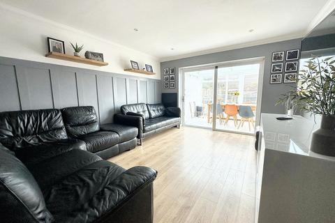 4 bedroom terraced house for sale, Southdown Avenue, Peacehaven, BN10 8RX