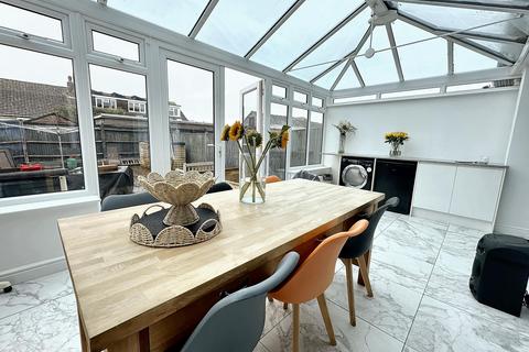4 bedroom terraced house for sale, Southdown Avenue, Peacehaven, BN10 8RX
