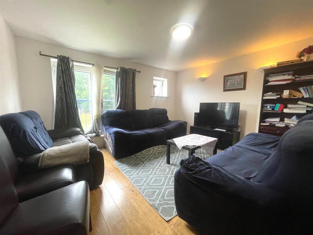 Lounge 1.jpg