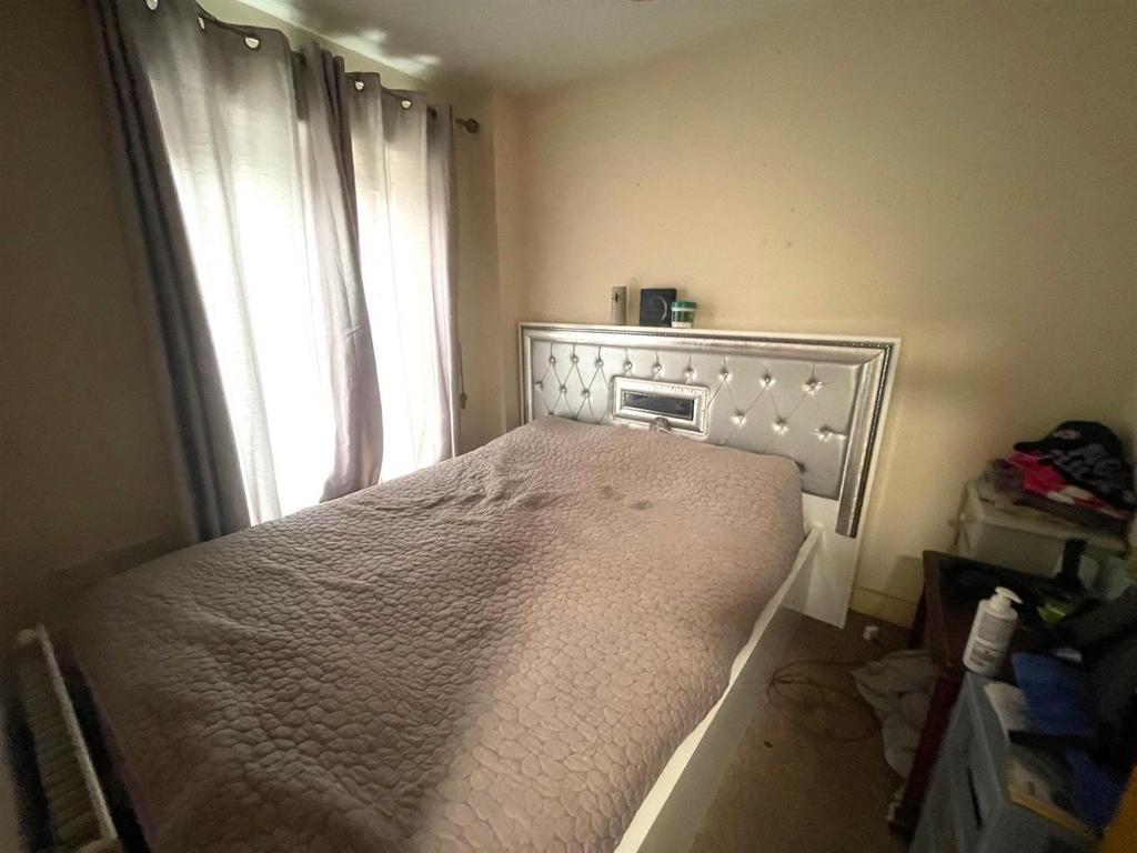 Bedroom 4.jpg