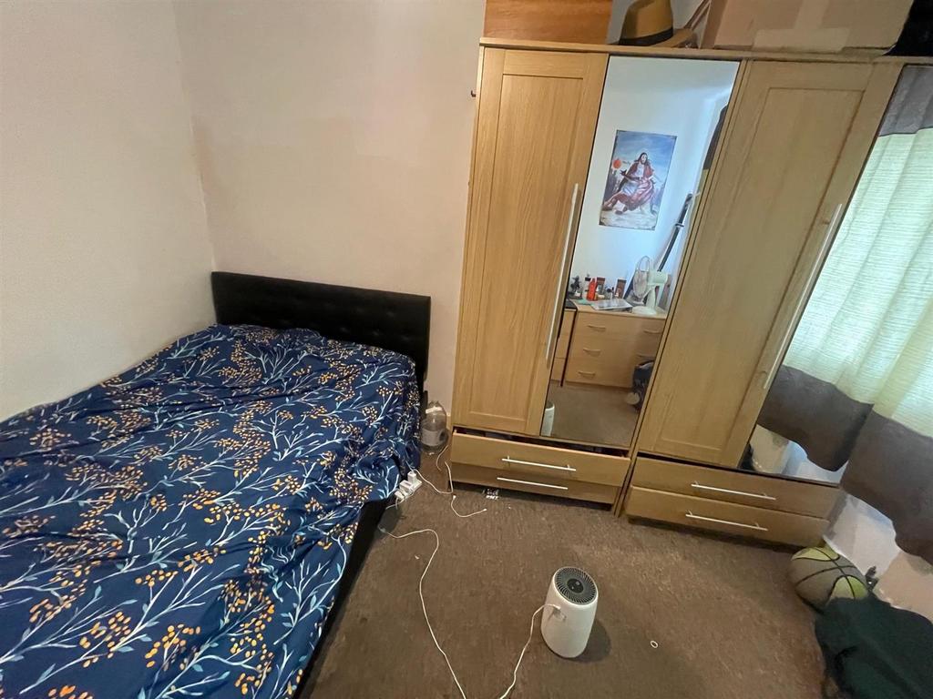 Bedroom 2 (1).jpg