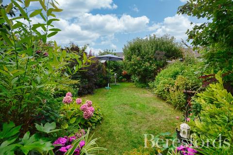 2 bedroom terraced house for sale, Valence Circus, Dagenham, RM8