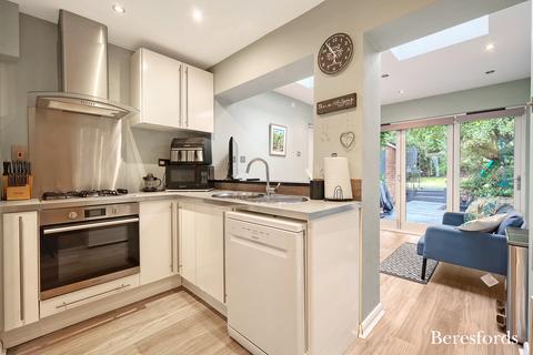 3 bedroom semi-detached house for sale, Woodland Avenue, Hutton, CM13
