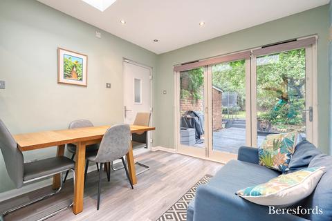 3 bedroom semi-detached house for sale, Woodland Avenue, Hutton, CM13