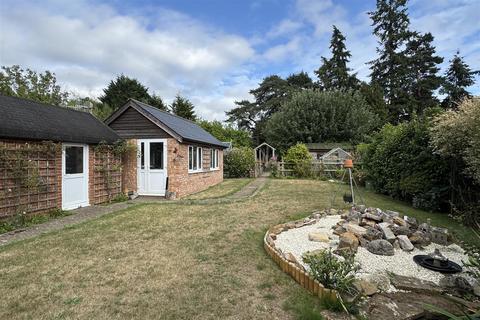 3 bedroom chalet for sale, Milford