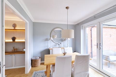 4 Juniper Drive, South Ockendon, RM15 6TW