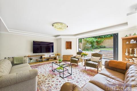 5 bedroom detached house for sale, Wilsford Close, Reading RG6