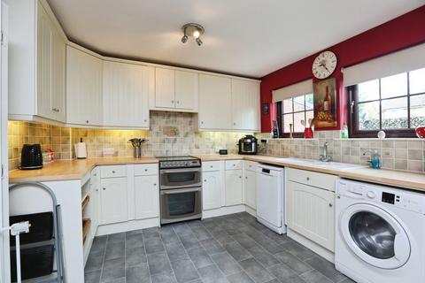 2 bedroom end of terrace house for sale, Bishops Close, Maidstone ME18
