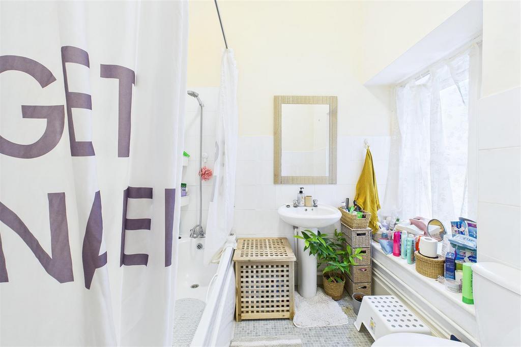 Flat 2 - Bathroom