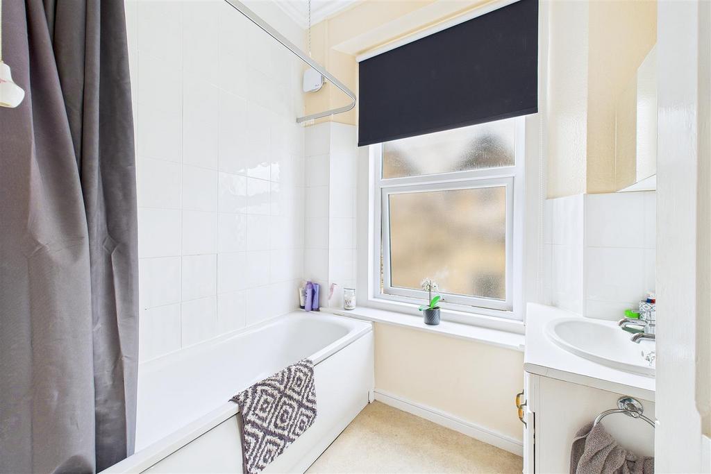 Flat 3 - Bathroom