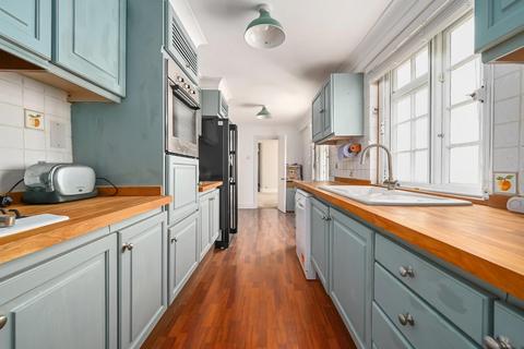 undefined, Russell Square, Brighton BN1