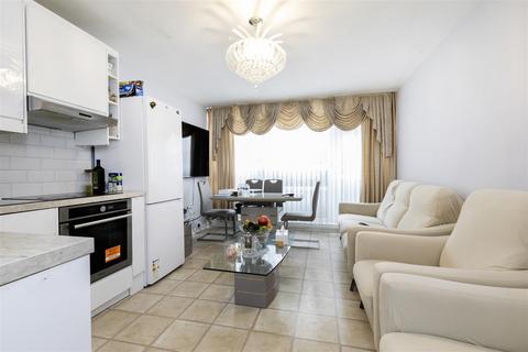 3 bedroom flat to rent, Kiln Place, London NW5