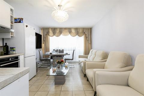 3 bedroom flat to rent, Kiln Place, London NW5