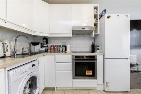 3 bedroom flat to rent, Kiln Place, London NW5