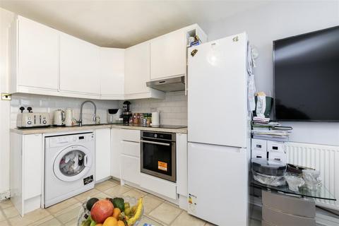 3 bedroom flat to rent, Kiln Place, London NW5