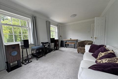 2 bedroom flat for sale, Milford  *No Onward Chain*