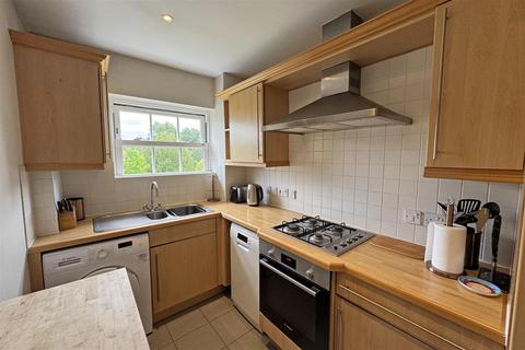 2 bedroom flat for sale, Milford  *No Onward Chain*