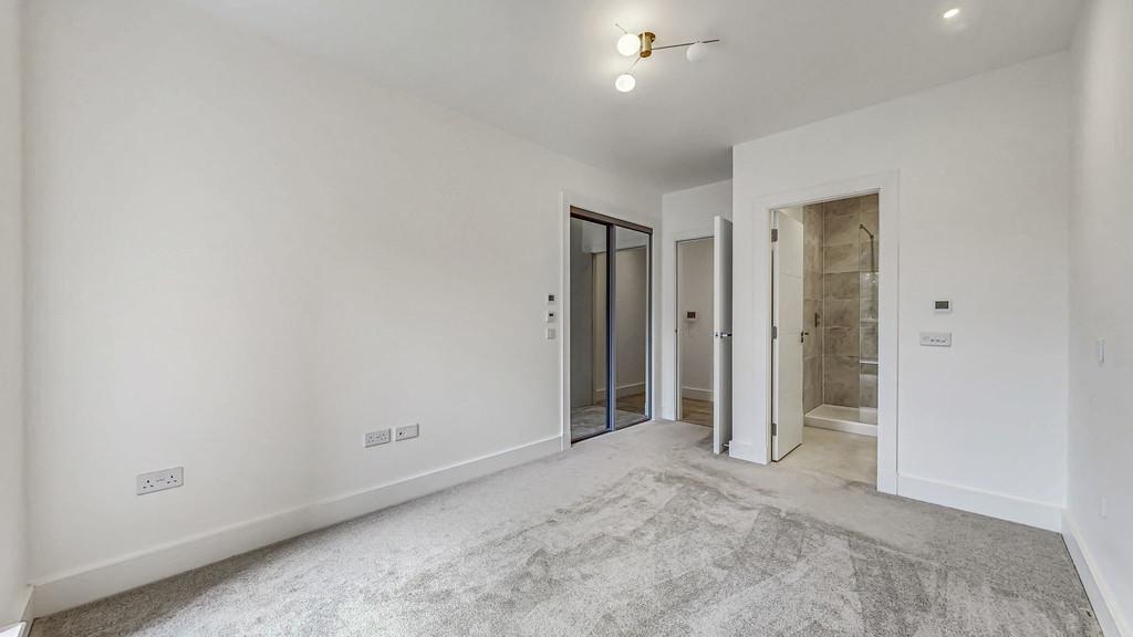 43-web-or-mls-50 School Drive Flat 1.4 42