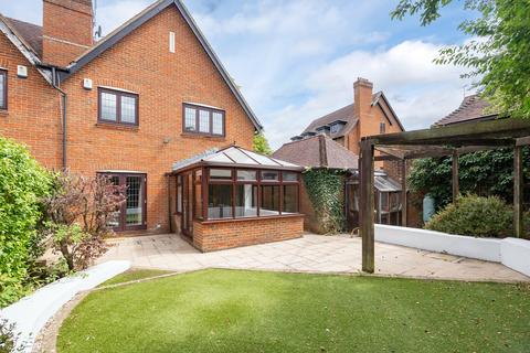 10 Ashurst Place, Dorking, RH4 1QY