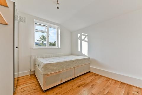 4 bedroom terraced house to rent, London SE8