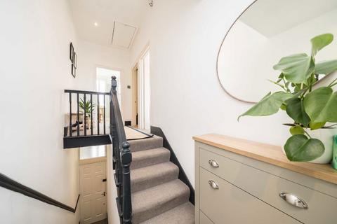 2 bedroom flat for sale, Alexandra Road, London SW19