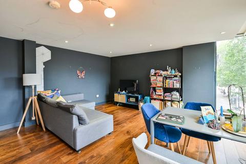 1 bedroom flat for sale, Westminster Bridge Road, Southwark, London, SE1
