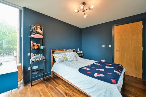 1 bedroom flat for sale, Westminster Bridge Road, Southwark, London, SE1