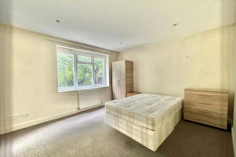3 bedroom flat to rent, Crouch End, London