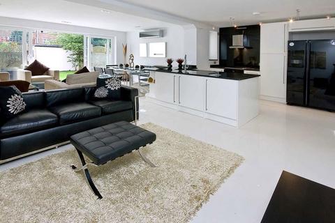 5 bedroom end of terrace house to rent, St Johns Wood, London