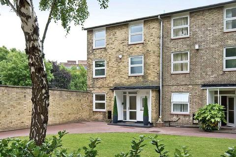 5 bedroom end of terrace house to rent, St Johns Wood, London