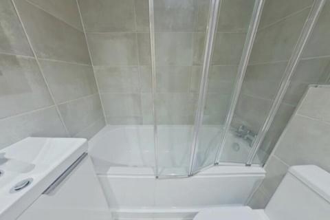 2 bedroom apartment to rent, Lyon Road, Harrow