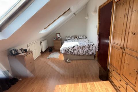 2 bedroom apartment to rent, Tooting Bec Road, London