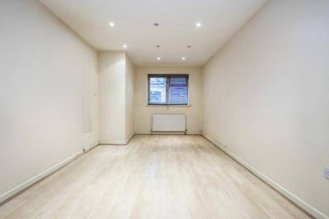 Studio to rent, Temple Fortune, London