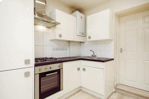 Studio to rent, Temple Fortune, London