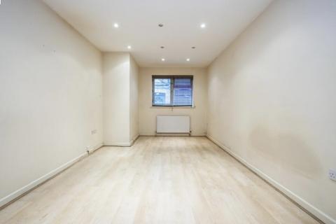 Studio to rent, Temple Fortune, London