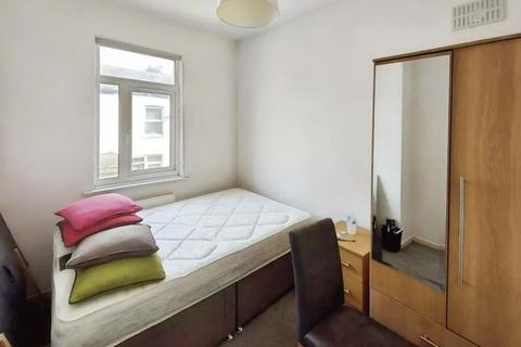 4 bedroom apartment to rent, Chalk Farm, London