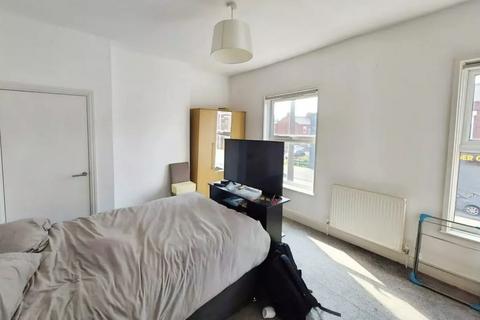 4 bedroom apartment to rent, Chalk Farm, London